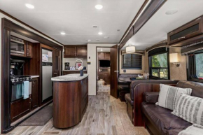 RV located on private property, providing access to the Guadalupe River, accommodates up to 7 guests